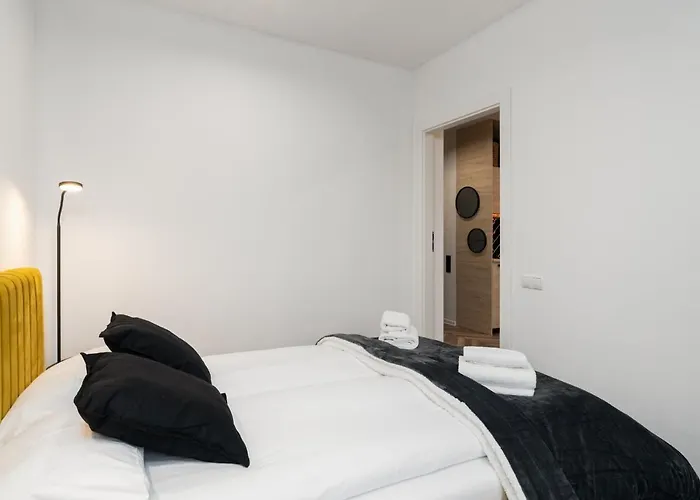 Loft Style Apartments Opienskiego With Parking By Noclegi Renters